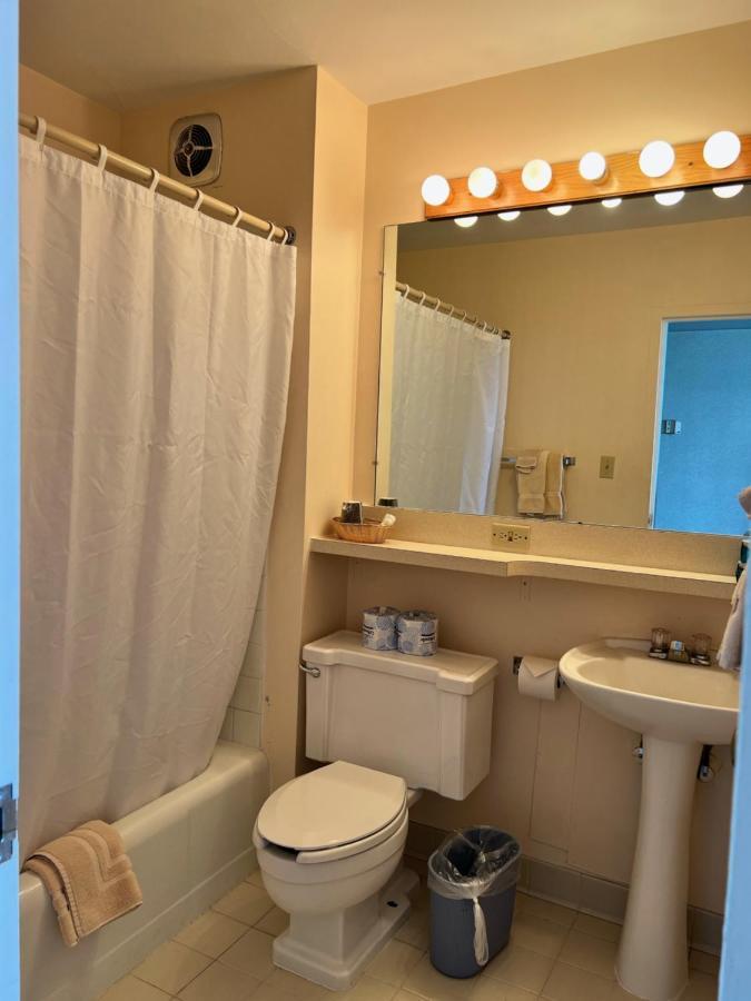Shoreline Inn Grand Marais Bagian luar foto