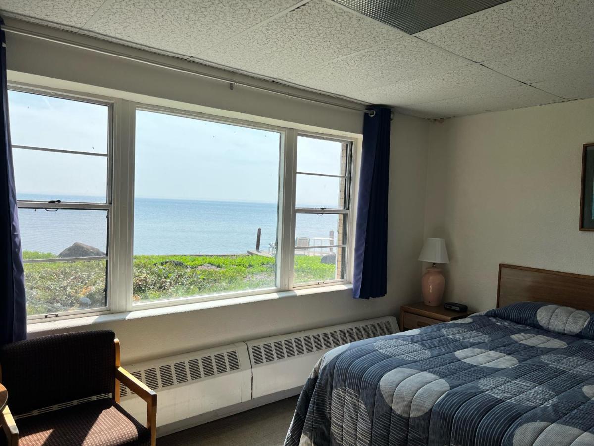 Shoreline Inn Grand Marais Bagian luar foto